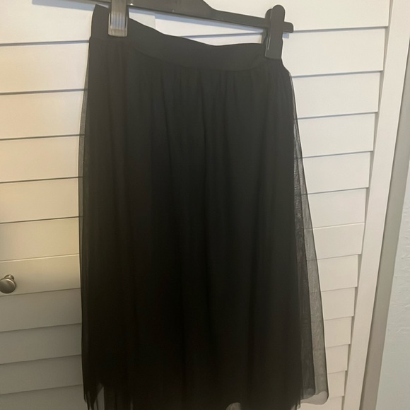 A black skirt with frills - Picture 1 of 2